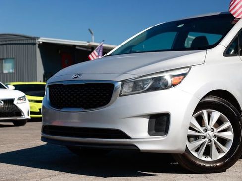 Used 2018 Kia Sedona L image 28