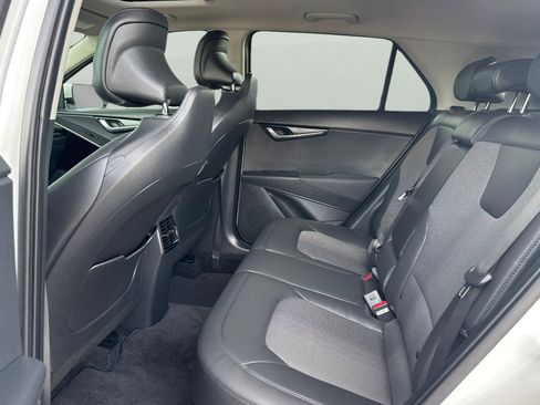 Used 2023 Kia Niro EX Touring image 5