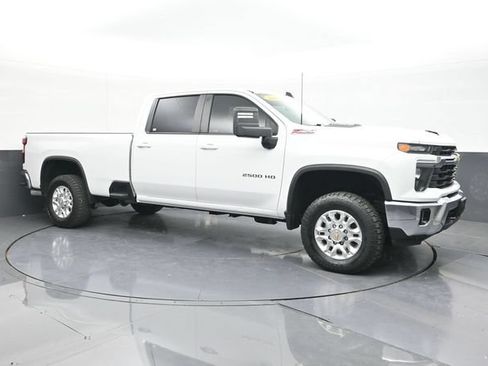 Used 2024 Chevrolet Silverado 2500 LT AWD/4WD image 19