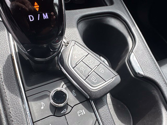 Used 2025 Cadillac XT4 Premium Luxury FWD image 13