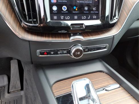 Used 2023 Volvo XC60 B5 Ultimate image 22