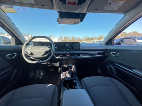 Used 2025 Kia K4 LXS image 32