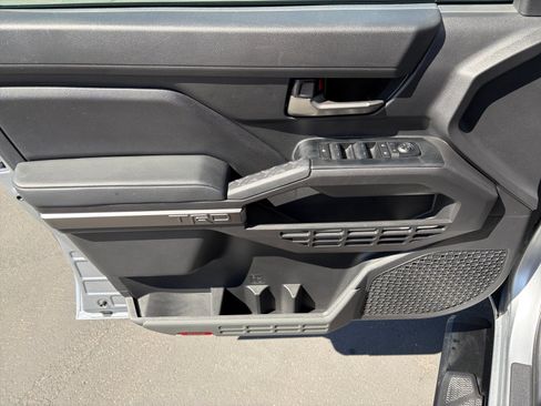 Used 2025 Toyota Tacoma TRD Sport AWD/4WD image 9
