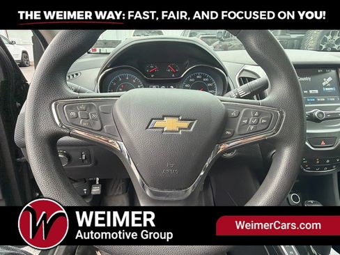 Used 2018 Chevrolet Cruze LT w/ Convenience Package FWD image 18