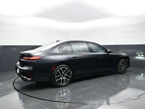 Used 2023 BMW 760i xDrive AWD/4WD image 7