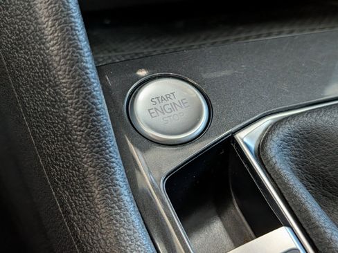 Used 2022 Volkswagen Tiguan SE R-Line image 26