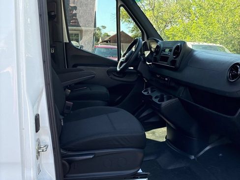 Used 2023 Mercedes-Benz Sprinter 2500 image 8