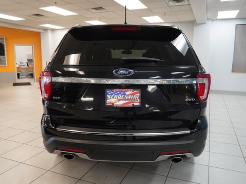 Used 2018 Ford Explorer XLT w/ Equipment Group 202A AWD/4WD image 9
