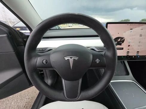 Used 2022 Tesla Model Y Performance AWD/4WD image 10