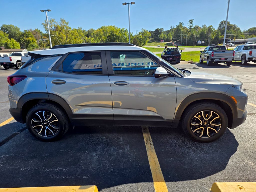 Used 2023 Chevrolet TrailBlazer ACTIV w/ Sun and Liftgate Package FWD image 9