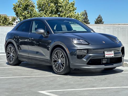 Certified 2025 Porsche Macan Electric RWD image 10