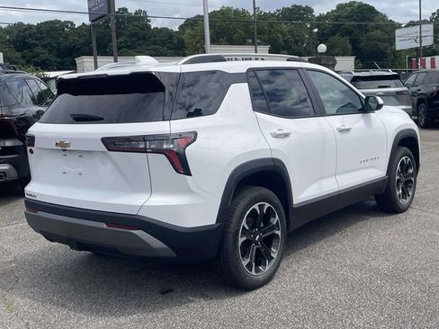 New 2027 Chevrolet Equinox LT w/ Convenience Package II FWD image 3
