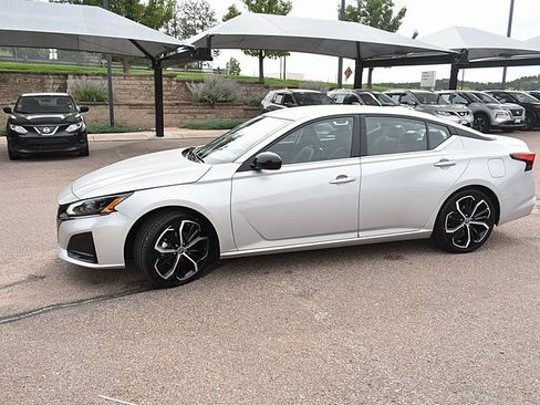 Certified 2023 Nissan Altima 2.5 SR image 4