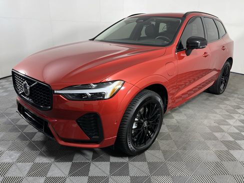 Used 2023 Volvo XC60 T8 Plus image 4