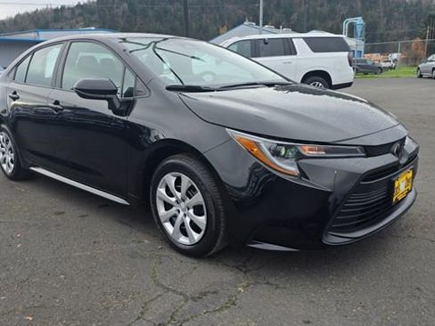 Used 2024 Toyota Corolla LE image 3