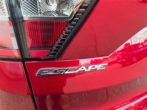 Used 2018 Ford Escape Titanium image 13