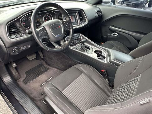 Used 2016 Dodge Challenger SXT RWD image 12