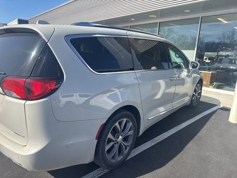 Used 2020 Chrysler Pacifica Limited image 5