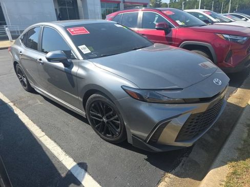 Used 2025 Toyota Camry SE FWD image 3