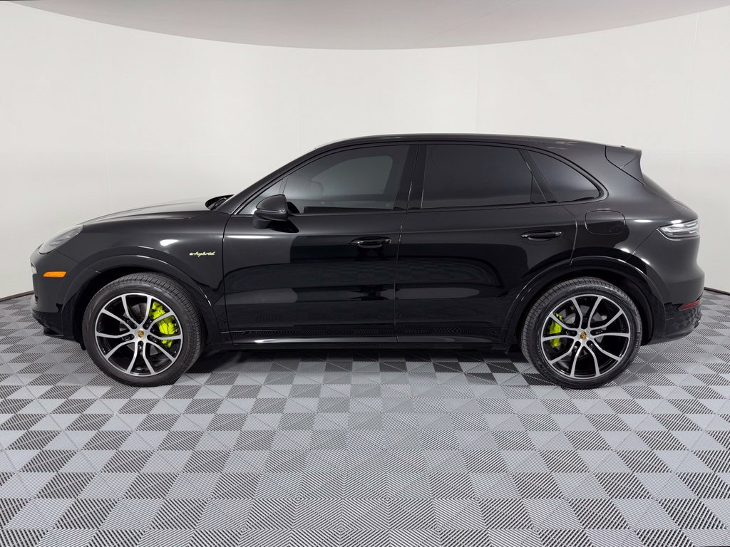 Certified 2022 Porsche Cayenne E-Hybrid AWD/4WD image 2
