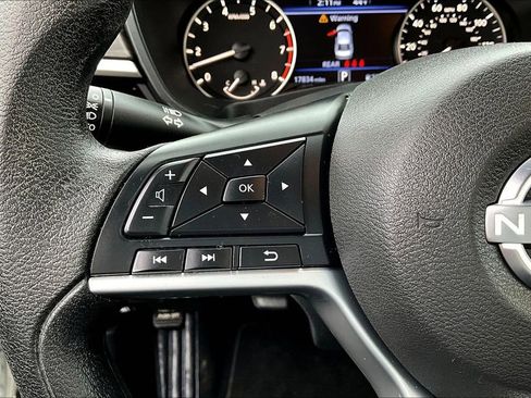 Used 2025 Nissan Altima 2.5 SV image 10