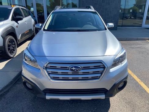Used 2017 Subaru Outback 2.5i Limited AWD/4WD image 3