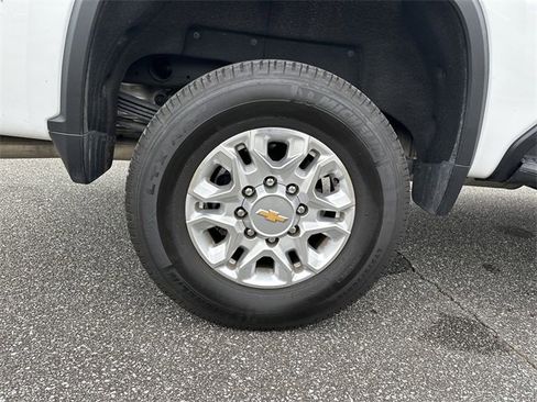 Used 2025 Chevrolet Silverado 2500 LT w/ Convenience Package image 17