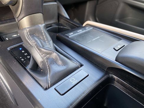 Used 2020 Lexus ES 350 w/ Luxury Package image 14