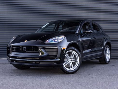 Certified 2025 Porsche Macan image 1