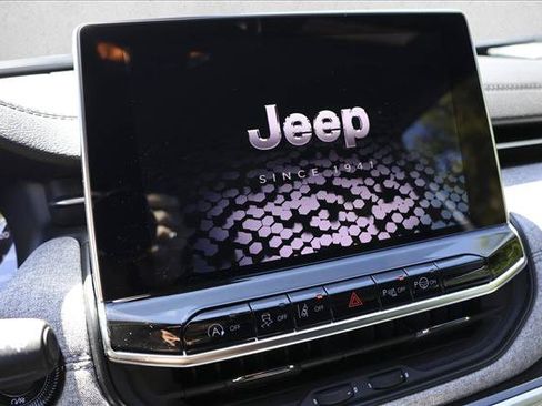 Used 2023 Jeep Compass Latitude w/ Convenience Group AWD/4WD image 17