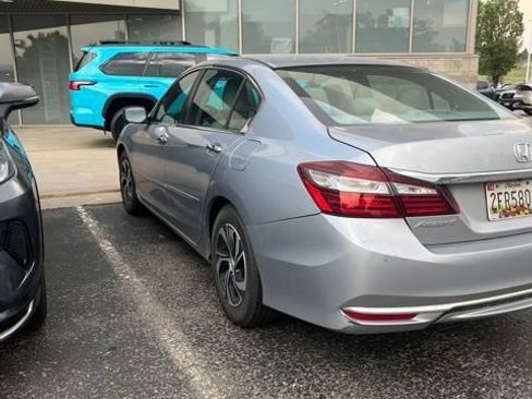 Used 2017 Honda Accord LX image 8