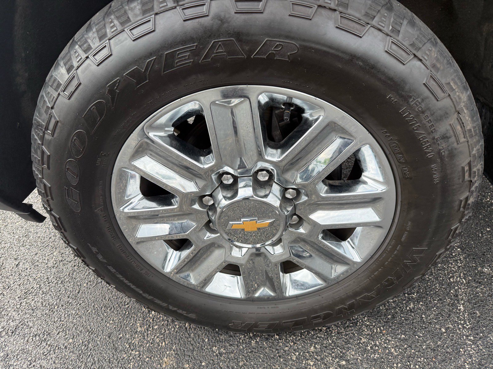 Used 2024 Chevrolet Silverado 2500 High Country w/ High Country Premium Package AWD/4WD image 10