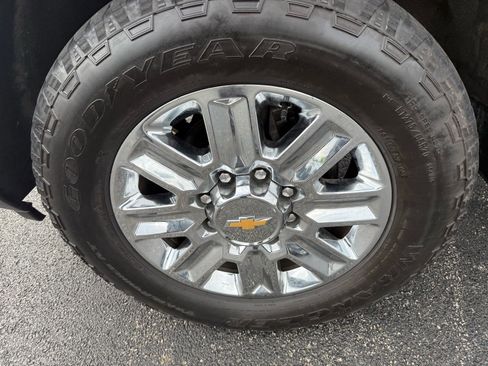 Used 2024 Chevrolet Silverado 2500 High Country w/ High Country Premium Package AWD/4WD image 10