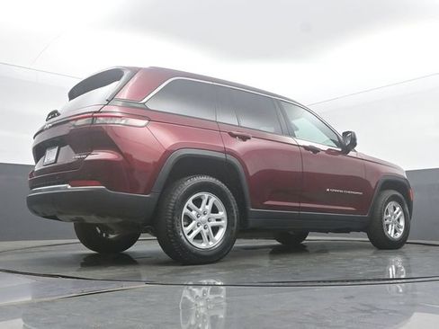 Used 2024 Jeep Grand Cherokee Laredo AWD/4WD image 49