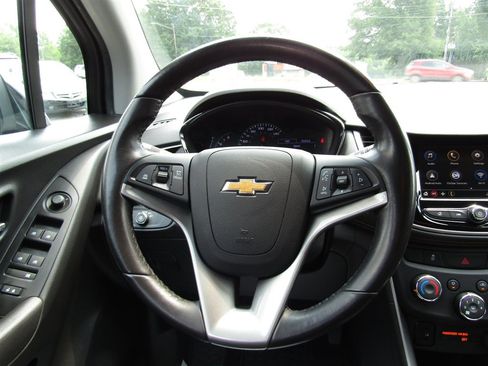 Used 2019 Chevrolet Trax LT w/ LT Convenience Package FWD image 26