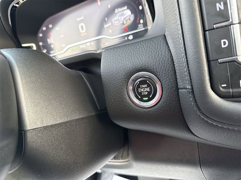 Used 2023 GMC Yukon XL Denali image 15