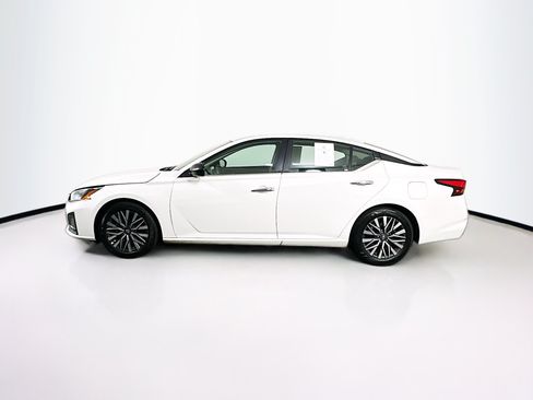 Used 2025 Nissan Altima 2.5 SV FWD image 4