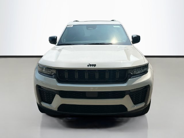 New 2026 Jeep Grand Cherokee Limited w/ Limited Altitude Package AWD/4WD image 3