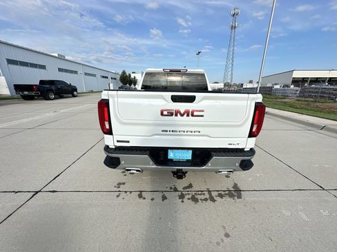 Used 2022 GMC Sierra 1500 SLT AWD/4WD image 13