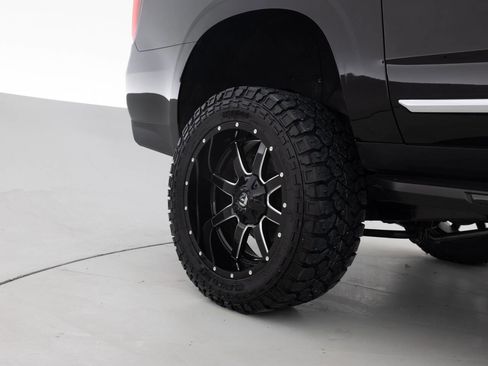 Used 2022 GMC Yukon XL SLT w/ SLT Luxury Package image 19