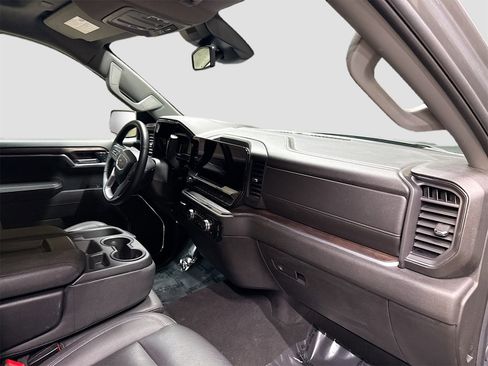 Used 2024 GMC Sierra 1500 SLT image 28