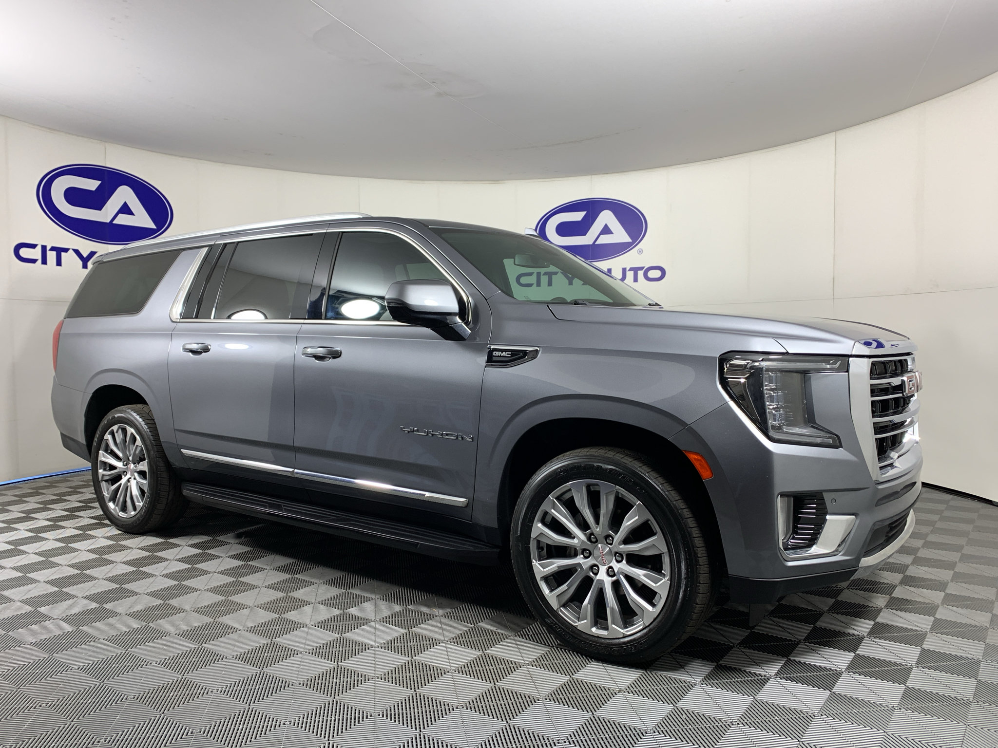 Used 2022 GMC Yukon XL SLT w/ SLT Premium Package AWD/4WD image 1
