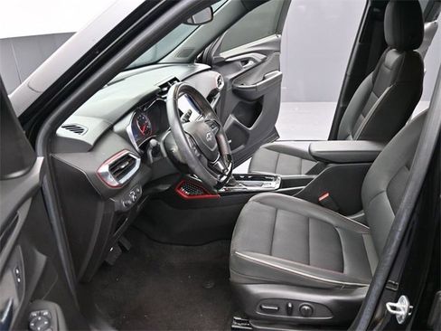 Used 2021 Chevrolet TrailBlazer RS w/ Technology Package image 25