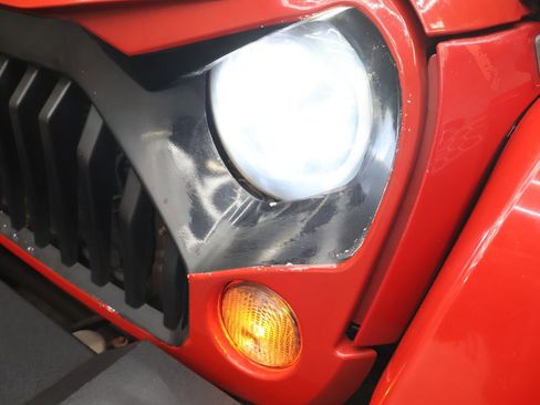 Used 2015 Jeep Wrangler Unlimited Sahara AWD/4WD image 26