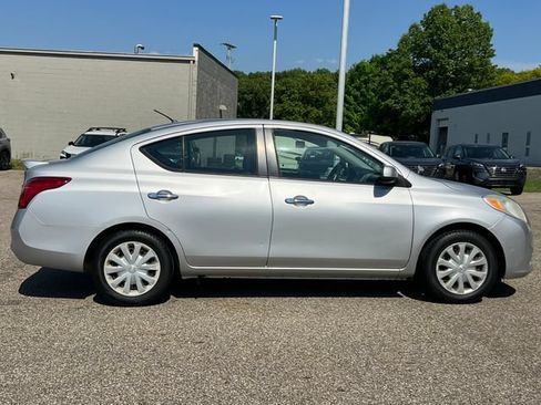 Used 2013 Nissan Versa SV FWD image 33