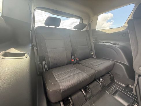 Used 2023 GMC Acadia SLE w/ Driver Convenience Package FWD image 35