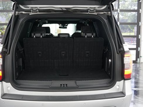 Used 2019 Ford Expedition Limited w/ Equipment Group 302A AWD/4WD image 12