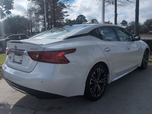 Used 2018 Nissan Maxima Platinum image 10