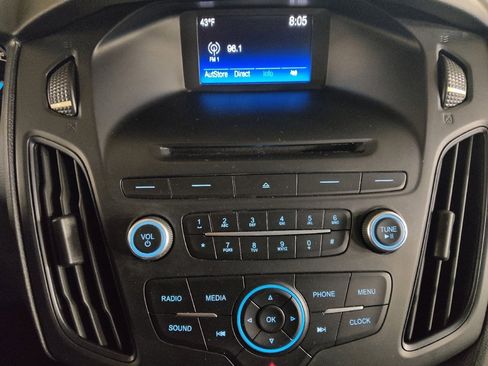 Used 2016 Ford Focus SE w/ SE Sport Package image 25