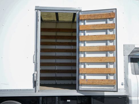 Used 2017 Ford F550 2WD Regular Cab Super Duty image 16